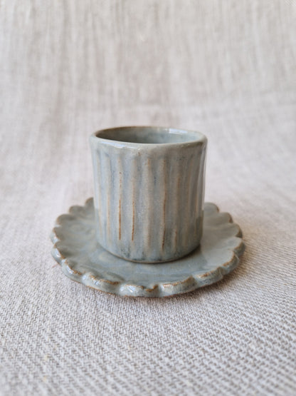 Espresso puodelis su lėkštute