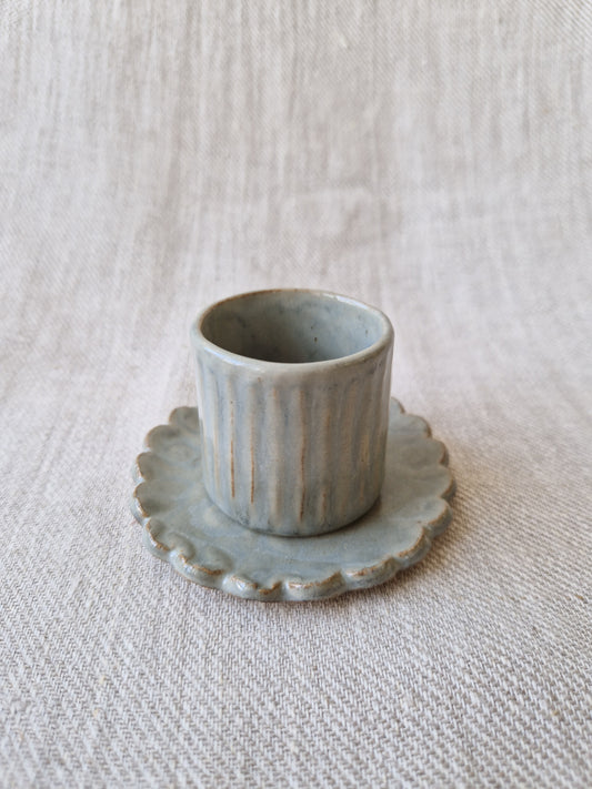 Espresso puodelis su lėkštute